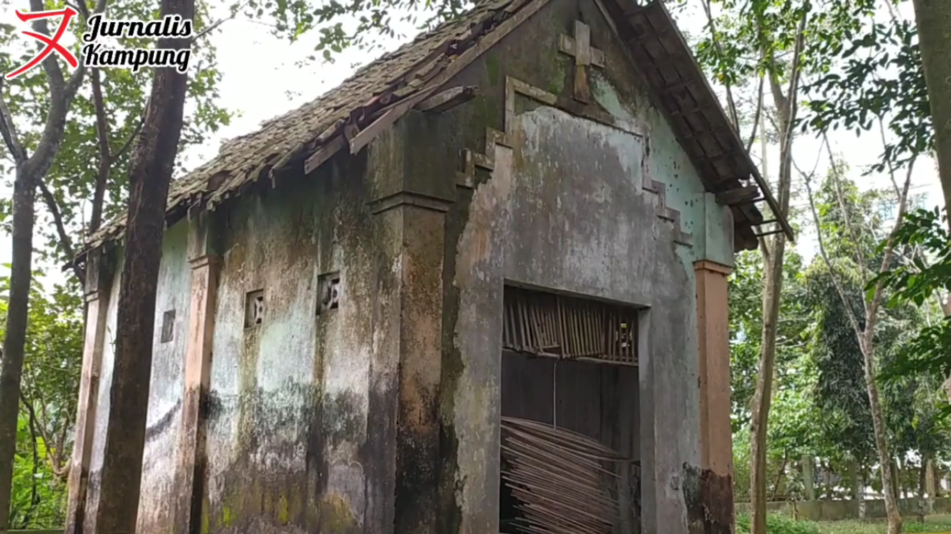 Gereja di kompleks pemakaman Belanda kuno di Purbalingga
