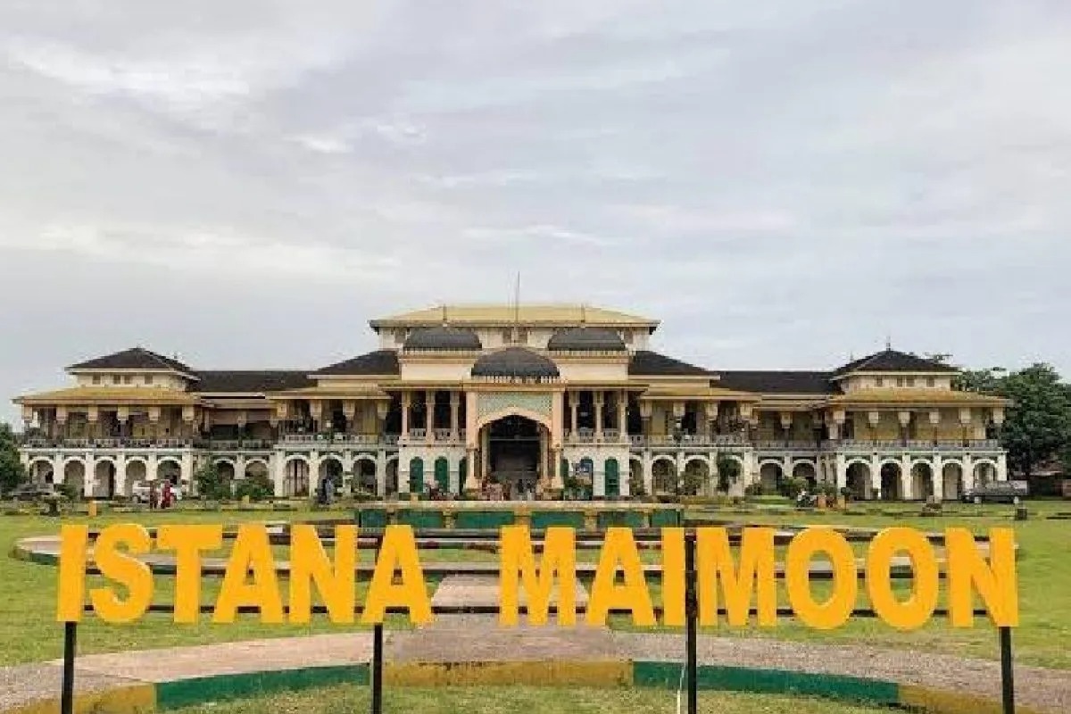 Menelusuri Kemewahan Istana Maimun, Pahatan Beragam Budaya di Medan | IDDB